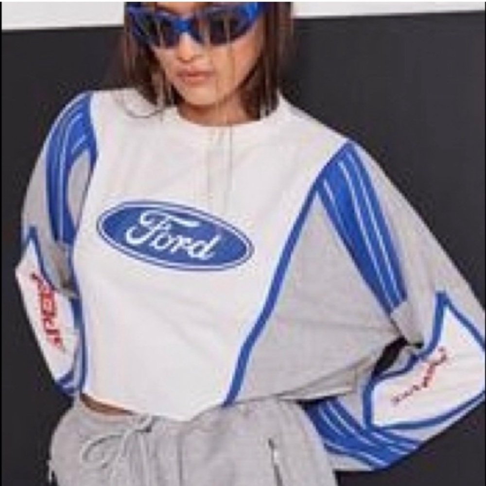 COPY - Gray ford contrast panel cropped top